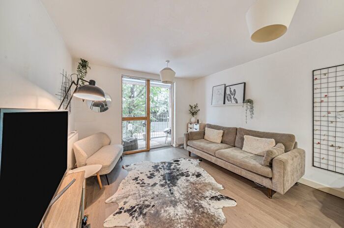 2 Bedroom Flat For Sale In Bollo Lane, Chiswick, London, W4
