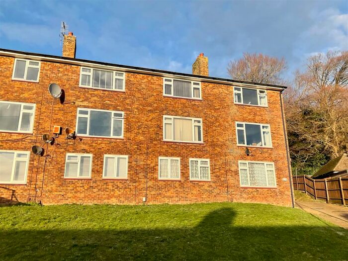 2 Bedroom Flat To Rent In Templeside, Temple Ewell, Dover, CT16