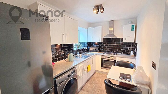 2 Bedroom Flat To Rent In Acorn Court, Oaks Lane, Ilford, IG2