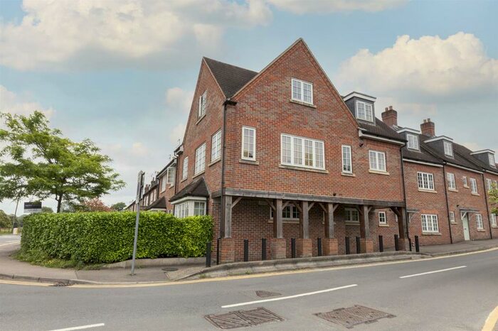 1 Bedroom Flat To Rent In Kings Court, Roughdown Road, Hemel Hempstead, HP3