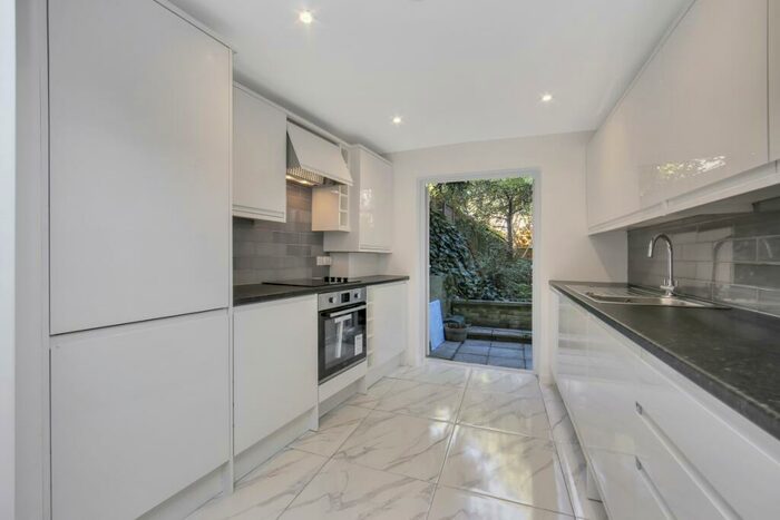 2 Bedroom Flat To Rent In Parkhurst Road, Holloway, N7