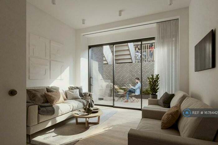 5 Bedroom End Of Terrace House To Rent In West Street, St. Philips, Bristol, BS2