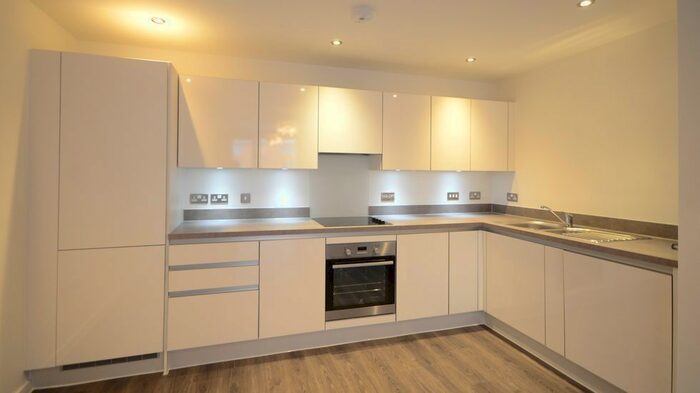 1 Bedroom Flat To Rent In Kidwells Close, Maidenhead, SL6