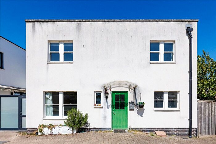 3 Bedroom Detached House For Sale In Worton Road, Isleworth, TW7