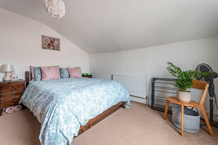 1 Bedroom Flat To Rent In Edgeley Road, Clapham High Street, London, SW4