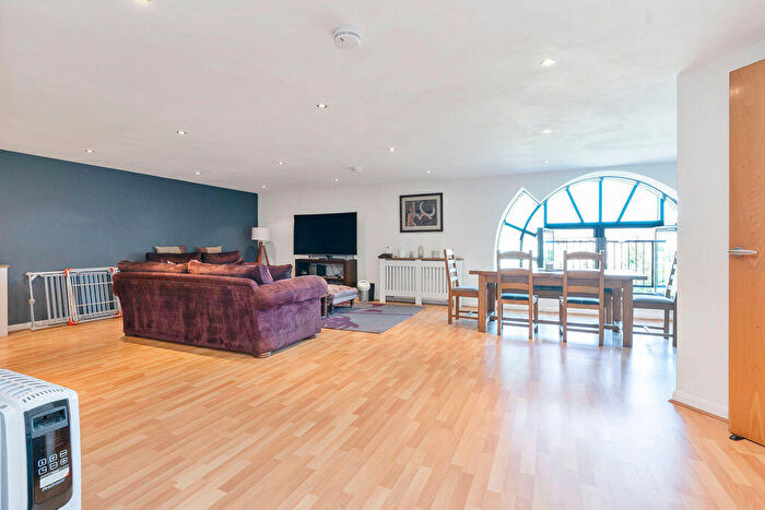 2 Bedroom Flat To Rent In L – Papermill Wynd, Edinburgh, EH7