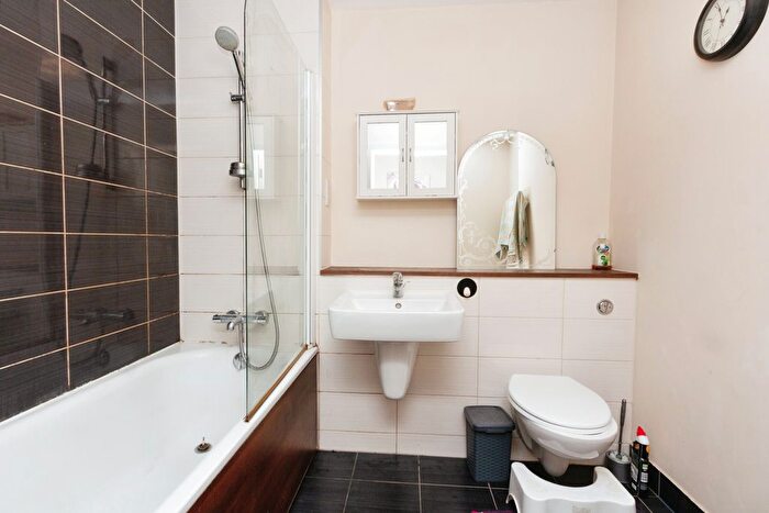 1 Bedroom Flat For Sale In Alencon Link, Basingstoke, Hampshire, RG21