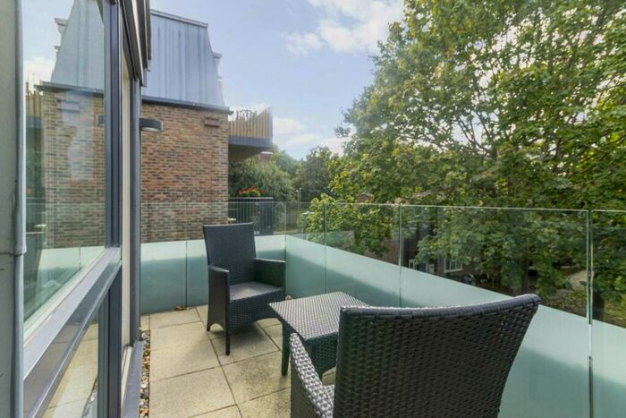 2 Bedroom Flat To Rent In Gideon Road, Battersea, SW11