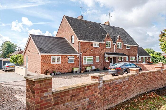 4 Bedroom Semi-Detached House For Sale In Peddars Lane, Stanbridge, Bedfordshire, LU7