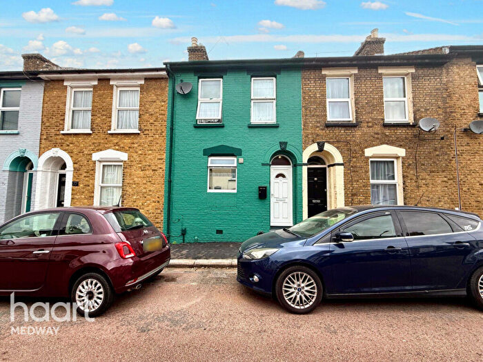 3 Bedroom Terraced House For Sale In Montfort Road, Rochester, ME2