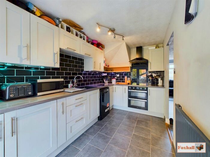 3 Bedroom Semi-Detached House For Sale In Swatchway Close, Ipswich, IP3