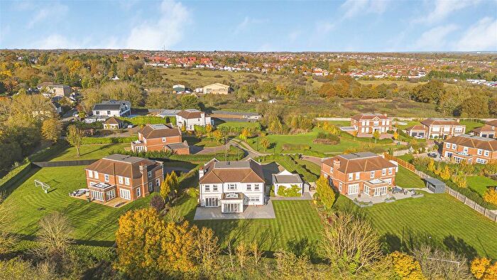 5 Bedroom Detached House For Sale In Lloyd Close, Goffs Oak, Waltham Cross, EN7