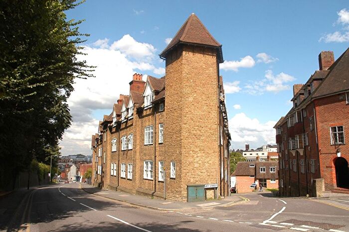 1 Bedroom Flat To Rent In Portsmouth Road, Guildford, Guildford, GU2