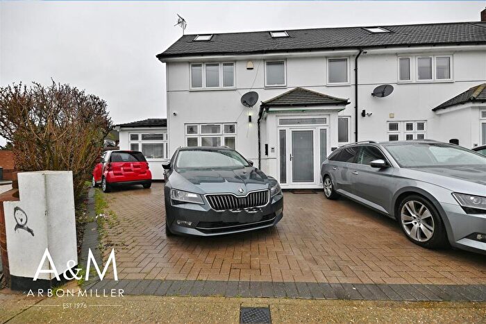 House For Sale In Cross Road, Mawneys, Romford, RM7