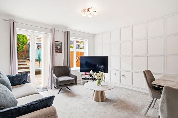 2 Bedroom Terraced House For Sale In Wallace Brae Court, Reddingmuirhead, FK2