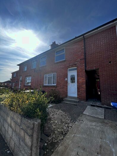 3 Bedroom House To Rent In Longcroft Road, Weymouth, DT4