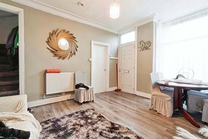 2 Bedroom Terraced House For Sale In Ashton Mount, Leeds, LS8