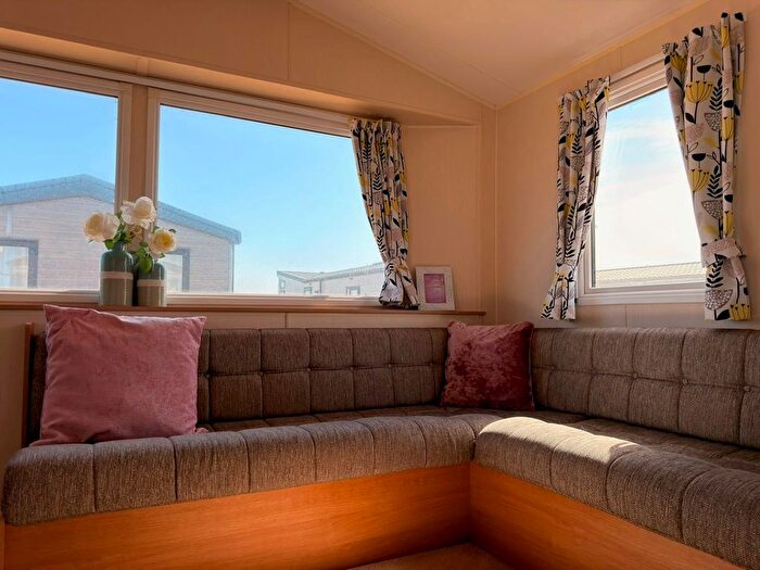 3 Bedroom Park Home For Sale In Hedley Wood Holiday Park, Holsworthy Bude, EX22