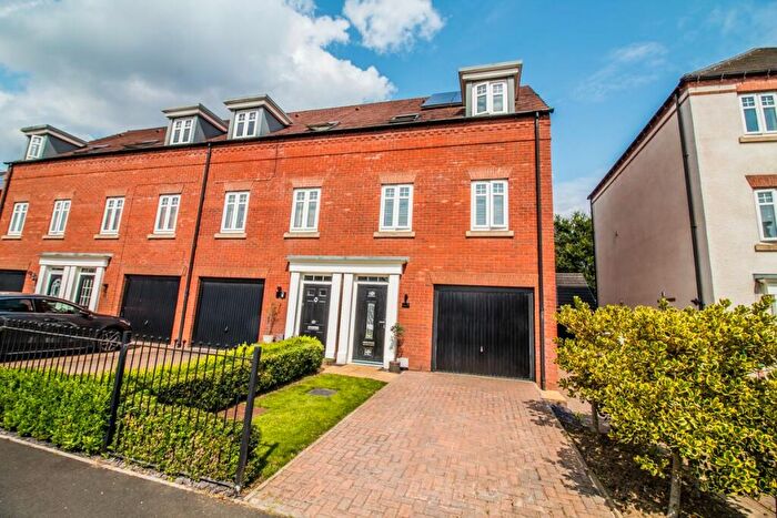 4 Bedroom Semi-Detached House For Sale In Edale Close, Teal Farm, Washington, NE38