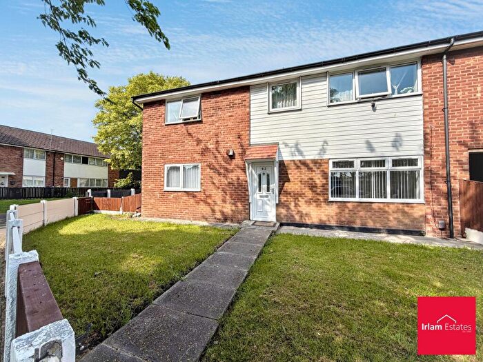 2 Bedroom Flat For Sale In Silver Street, Irlam, M44