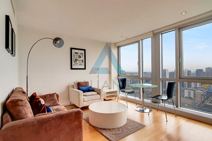 Apartment To Rent In Ontario Tower, Fairmont Avenue, London, E14