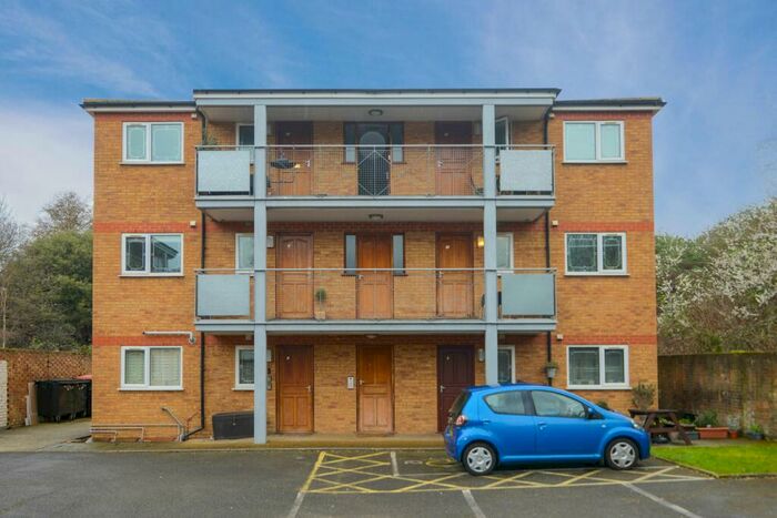 1 Bedroom Apartment To Rent In Batten Street, London, SW11