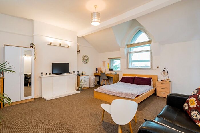 1 Bedroom Flat To Rent In Flat, Clarendon Road, LS2