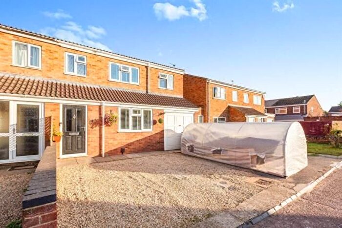 Semi-Detached House To Rent In Kennedy Close, East Oxford, OX4