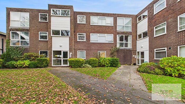 3 Bedroom Flat For Sale In Devon Avenue, Whitefield, Manchester, M45