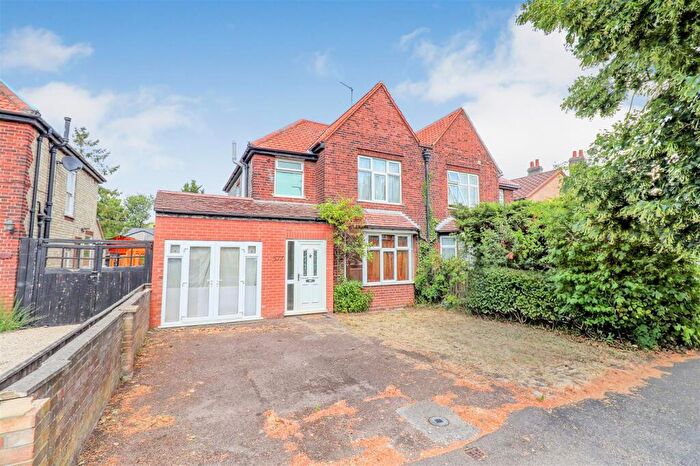 4 Bedroom Semi-Detached House For Sale In Newmarket Road, Cambridge, CB5