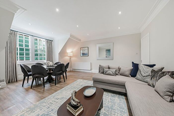 4 Bedroom Flat To Rent In Bracknell Gardens, Hampstead, NW3