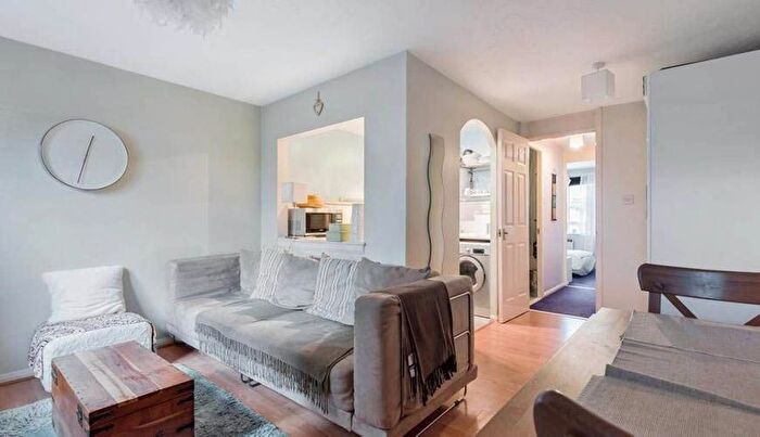 1 Bedroom Flat To Rent In Burnham Close, Bermondsey, London, SE1