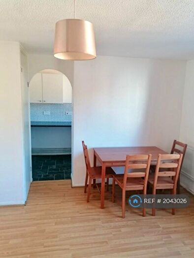 2 Bedroom Flat To Rent In Burbage House, London, SE14