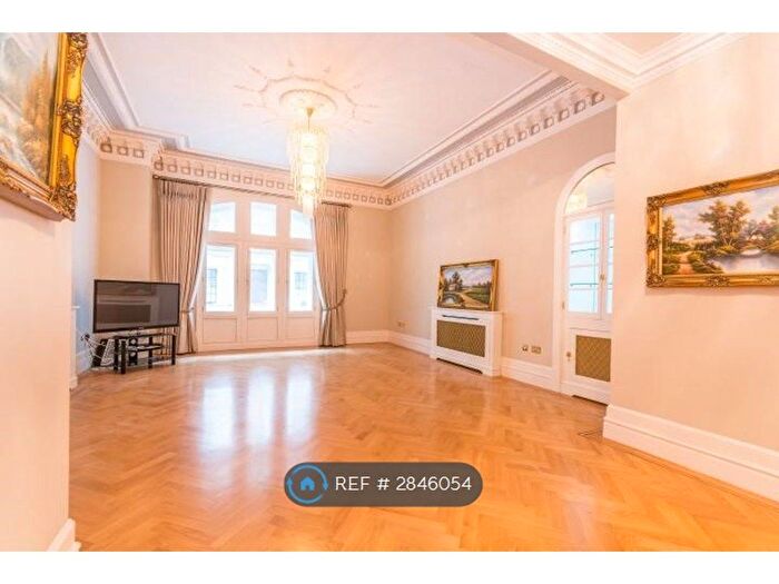 3 Bedroom Flat To Rent In Whitehall Court, London, SW1A
