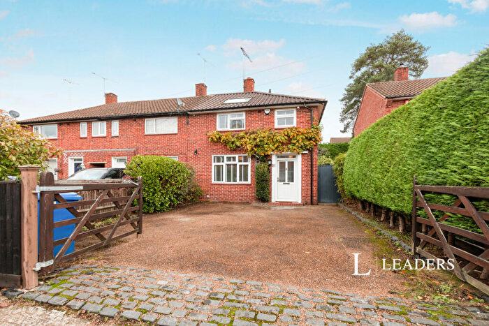 3 Bedroom Semi-Detached House To Rent In Henslow Way, GU21