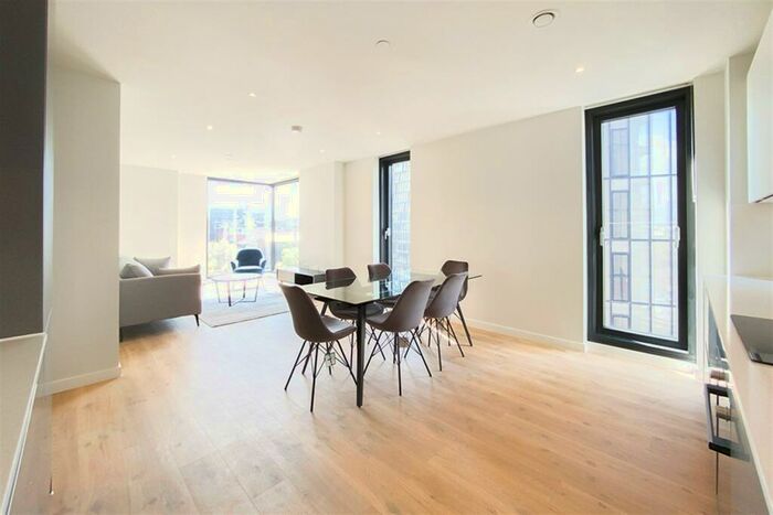 3 Bedroom Apartment To Rent In The Stile, M4