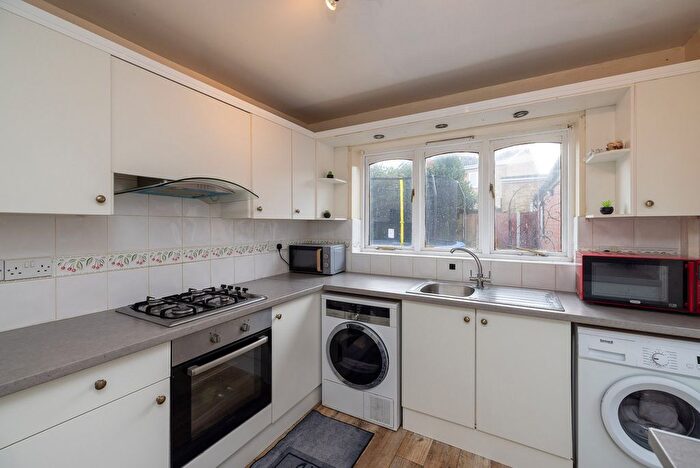 3 Bedroom Detached House For Sale In Orchard Grove, Dunscroft, Doncaster, DN7