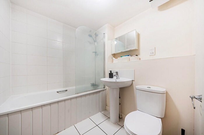 1 Bedroom Flat For Sale In Cobbett Road, Southampton, Hampshire, SO18
