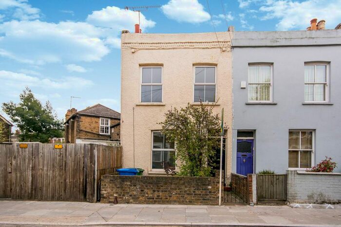 2 Bedroom End Of Terrace House To Rent In Bellenden Road, Peckham, London, SE15
