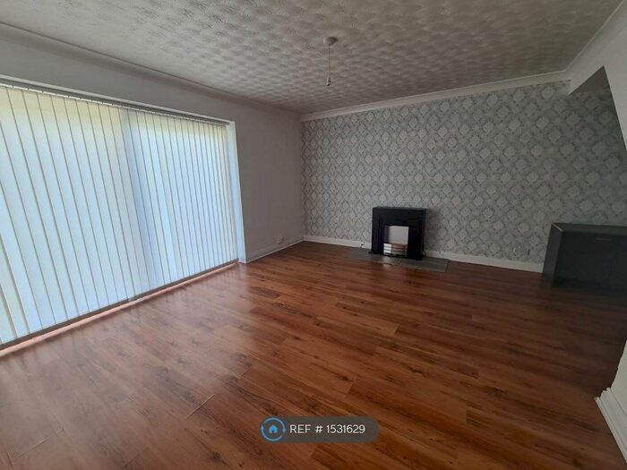 3 Bedroom Detached House To Rent In Kenilworth Close, Tipton, DY4