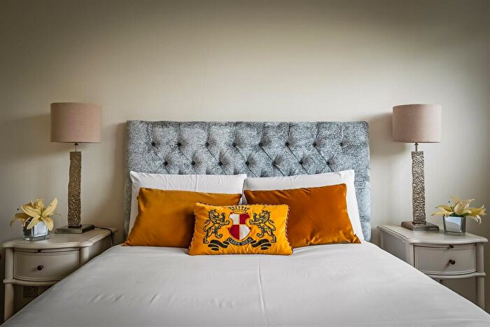 4 Bedroom Detached House For Sale In Ermyn Way, Leatherhead, KT22