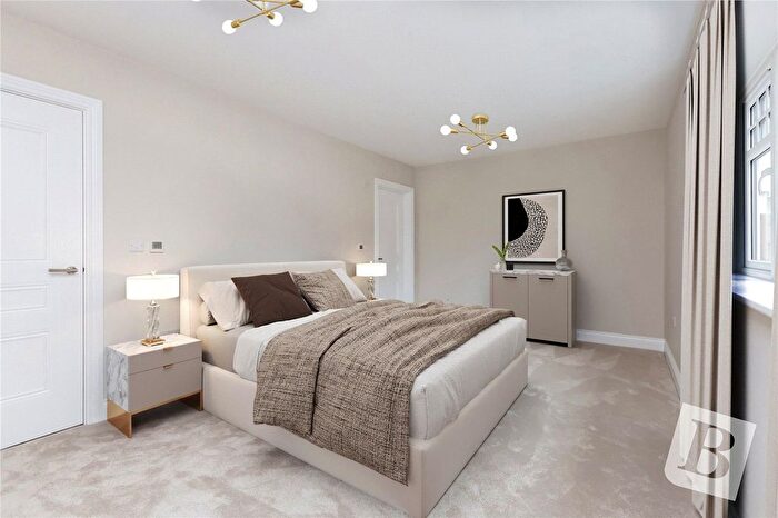 2 Bedroom Bungalow For Sale In Jensen Close, Hornchurch, RM12