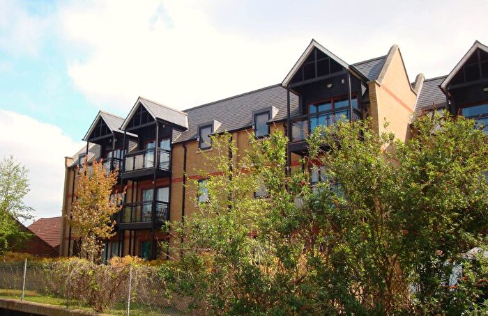 2 Bedroom Flat To Rent In Conrads Yard, Cowbridge, Hertford, Hertfordshire, SG14