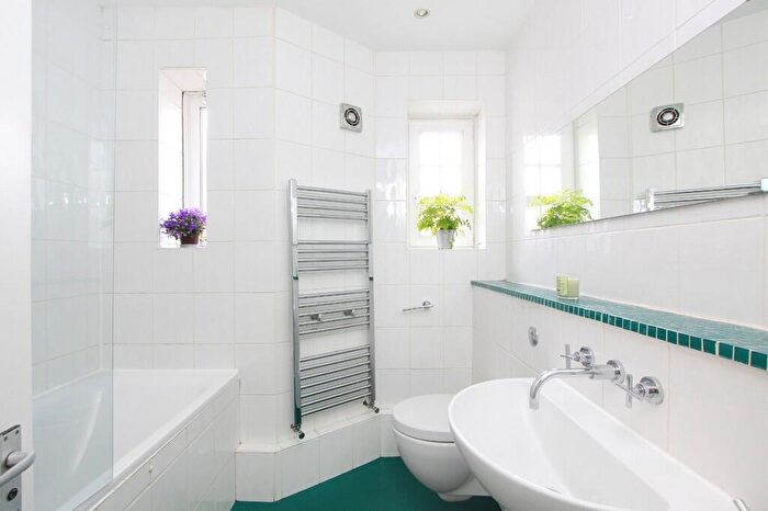 2 Bedroom Apartment To Rent In Cyrus House, Clerkenwell, EC1V