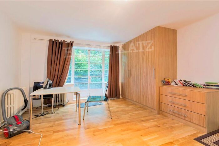 Studio To Rent In Kempe Road, London, NW6