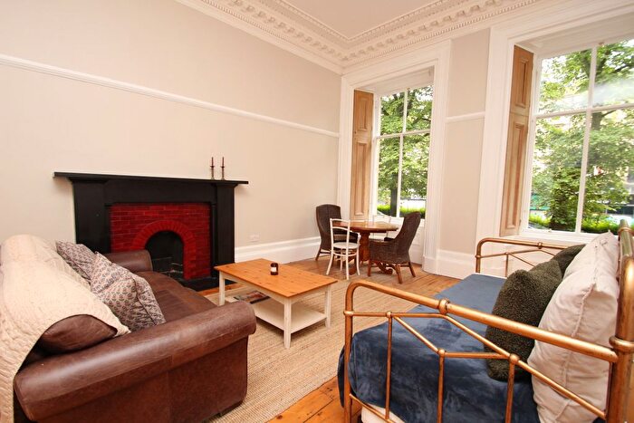 2 Bedroom Flat To Rent In Buckingham Terrace, Glasgow, G12