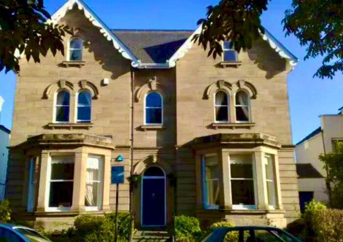 2 Bedroom Flat To Rent In A Regent Square, Doncaster, DN1