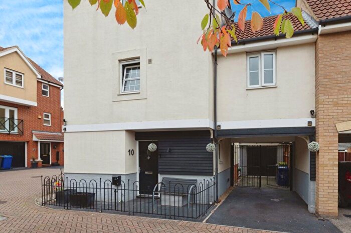 4 Bedroom Link Detached House For Sale In Coxon Drive, Chafford Hundred, Grays, Essex, RM16
