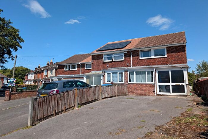 4 Bedroom Semi-Detached House To Rent In Salem Street, SO15