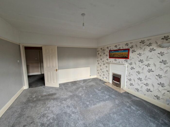 2 Bedroom Flat To Rent In Pendorlan Avenue, Colwyn Bay, LL29
